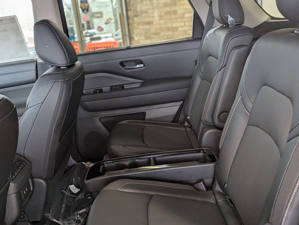 New 2026 Nissan Pathfinder SL image 16
