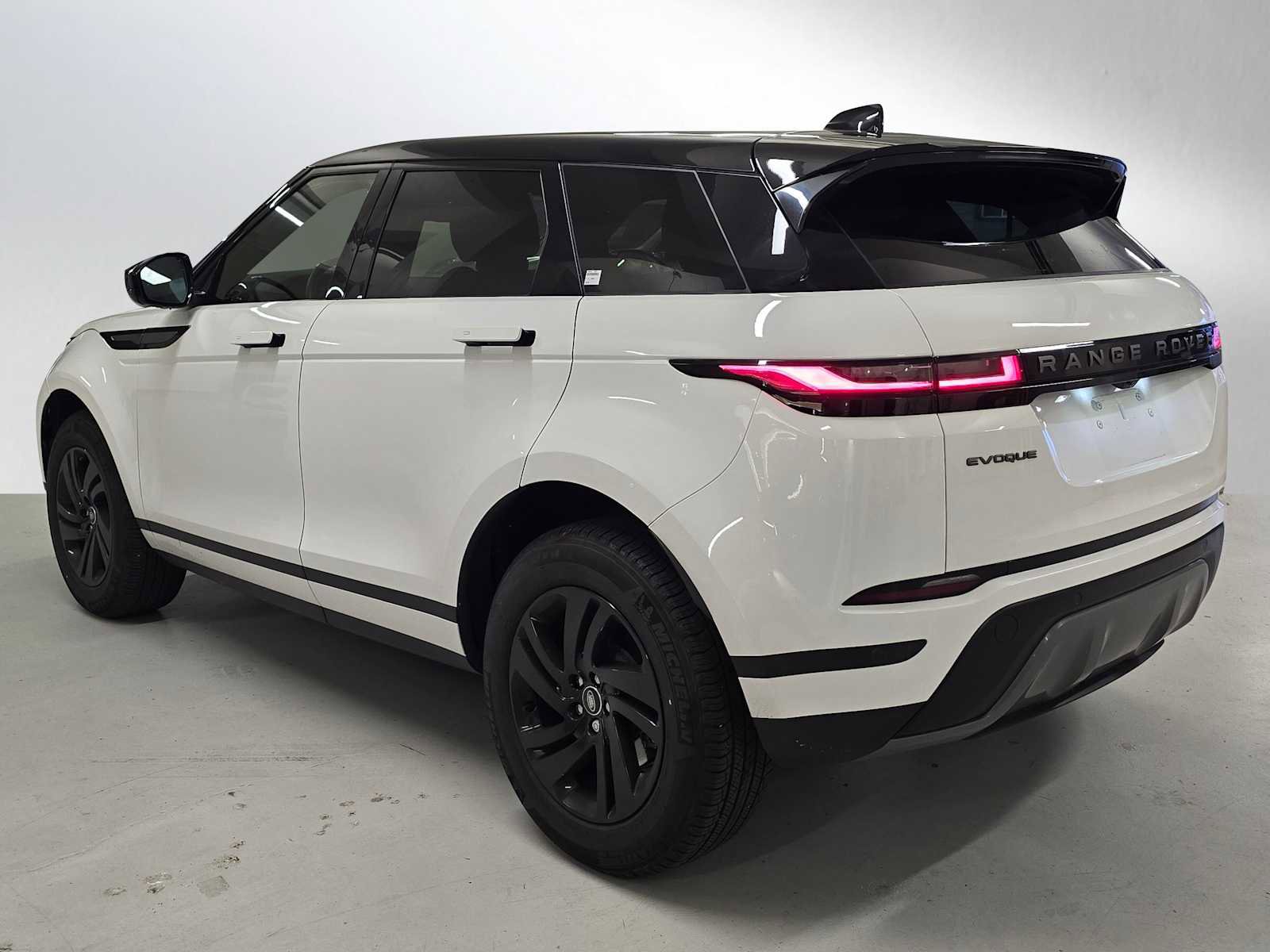 Used 2026 Land Rover Range Rover Evoque S image 3
