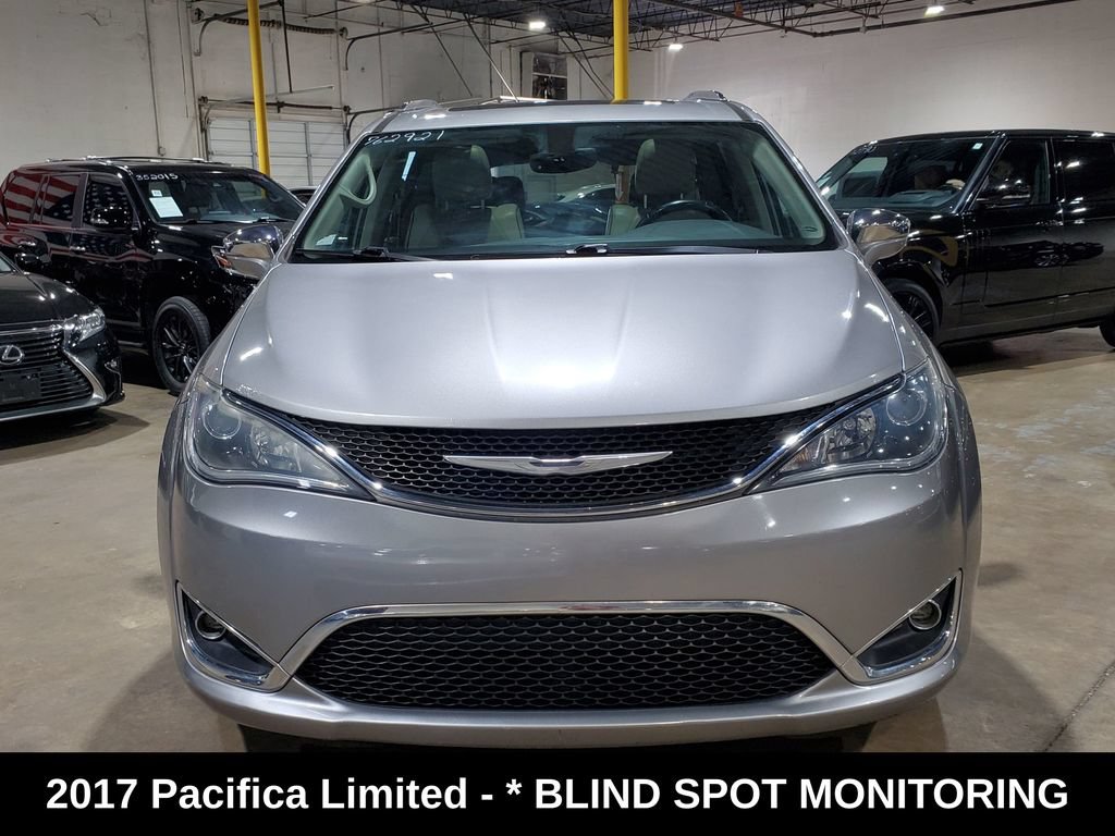 Used 2017 Chrysler Pacifica Limited FWD image 2