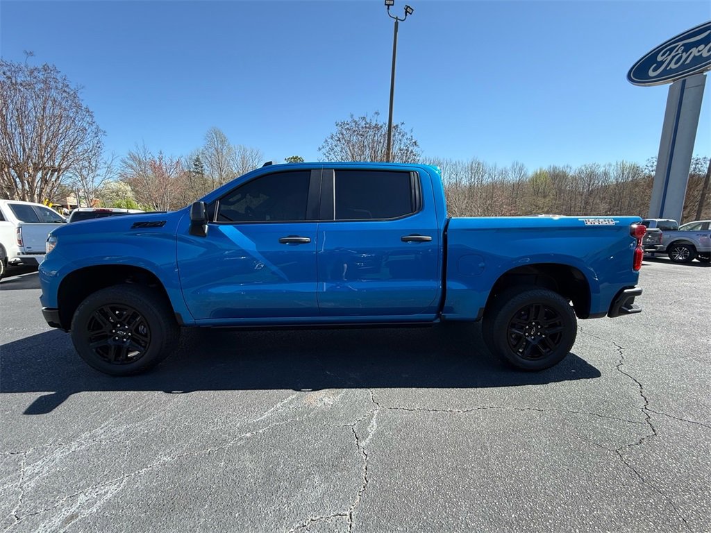Used 2024 Chevrolet Silverado 1500 Custom Trail Boss w/ LPO, Dark Essentials Package image 7