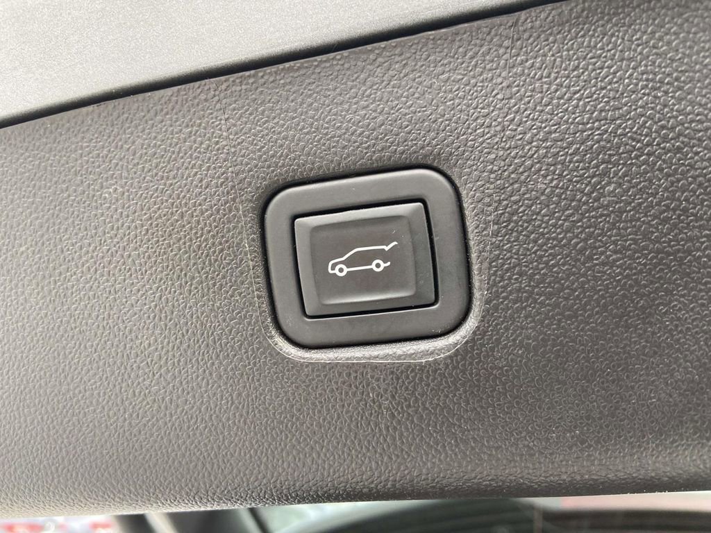 Used 2024 Chevrolet Blazer RS w/ Enhanced Convenience Package FWD image 11