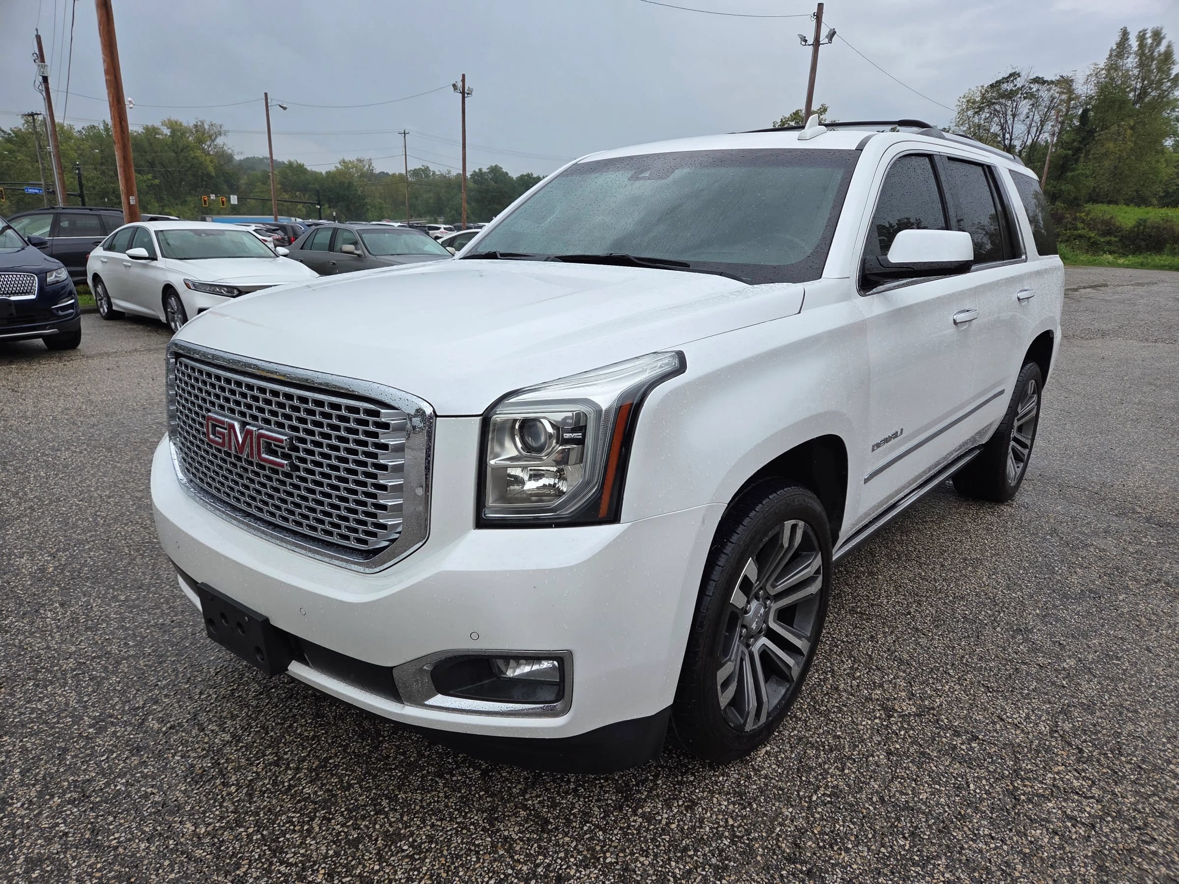 Used 2017 GMC Yukon Denali w/ Open Road Package AWD/4WD image 2