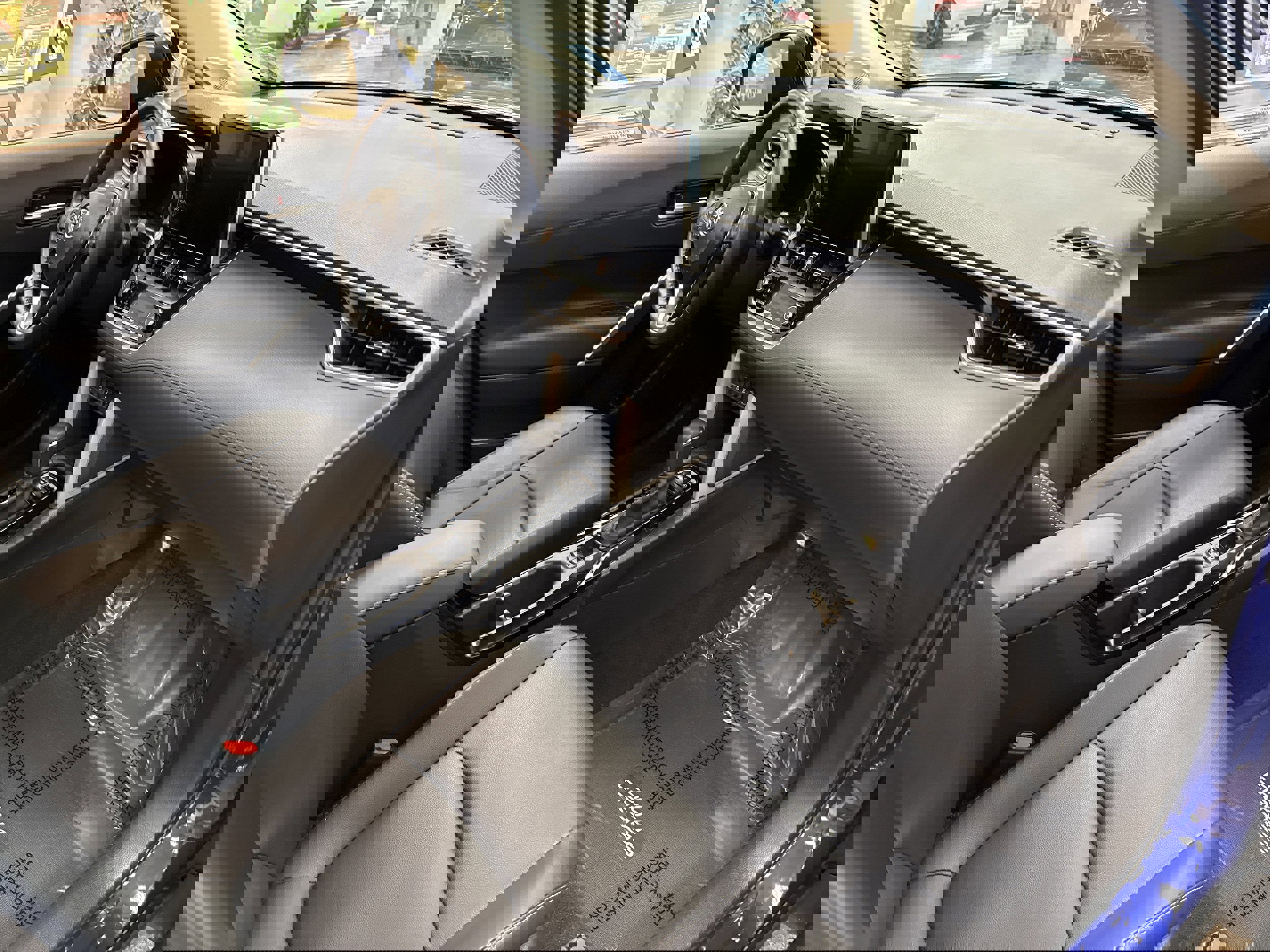 Used 2023 Toyota Corolla Cross XLE w/ Convenience Package image 17