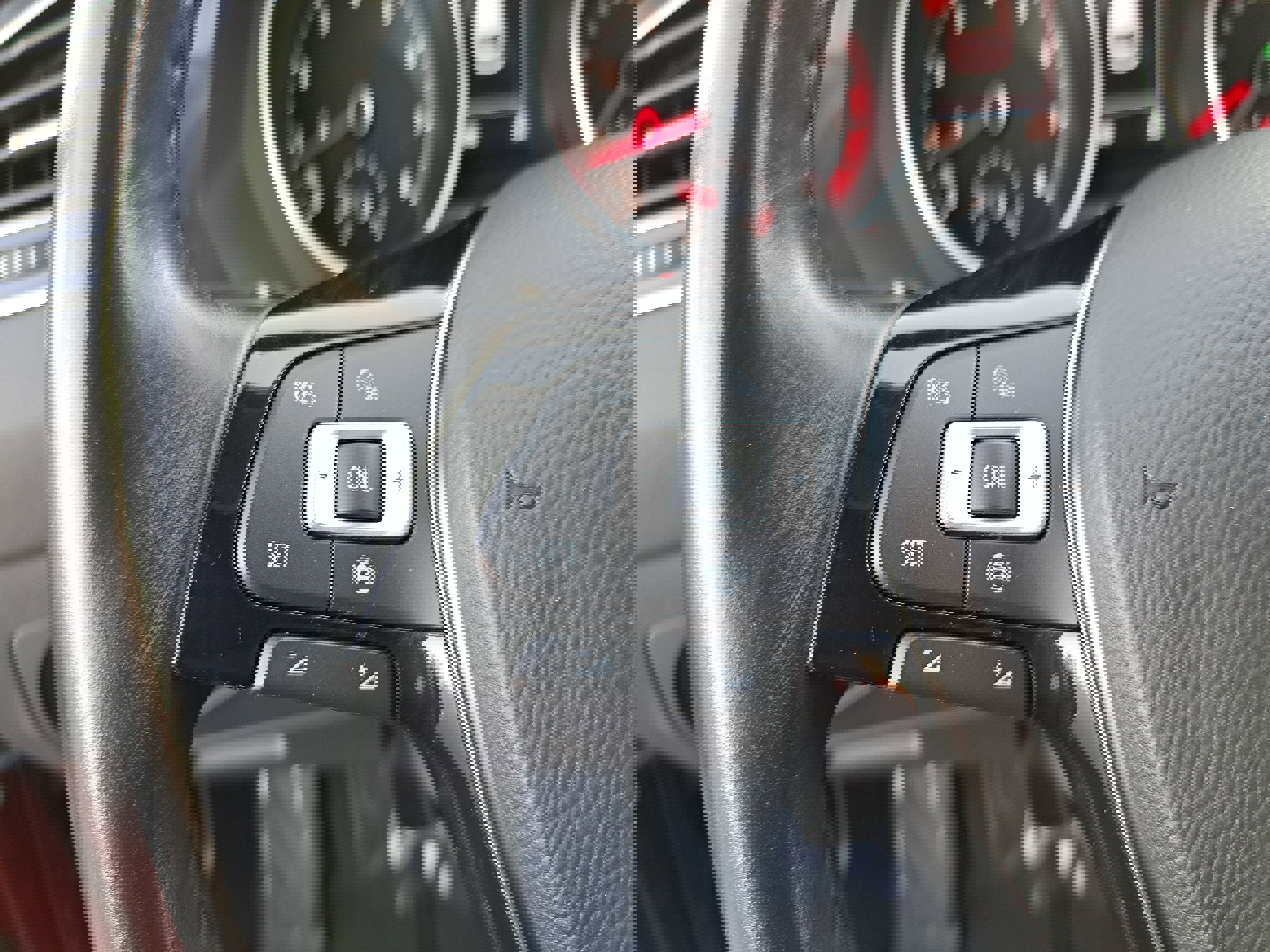 Certified 2019 Volkswagen Tiguan SE w/ Panoramic Sunroof Package image 17