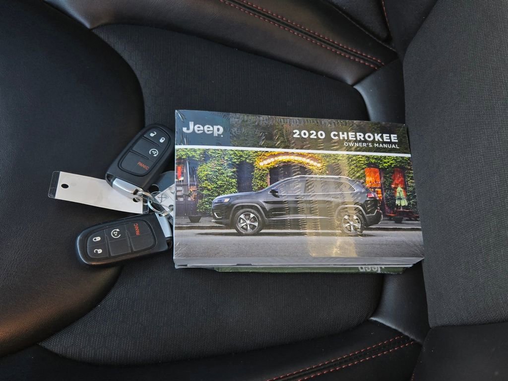 Used 2020 Jeep Cherokee Trailhawk w/ Cold Weather Group AWD/4WD image 12