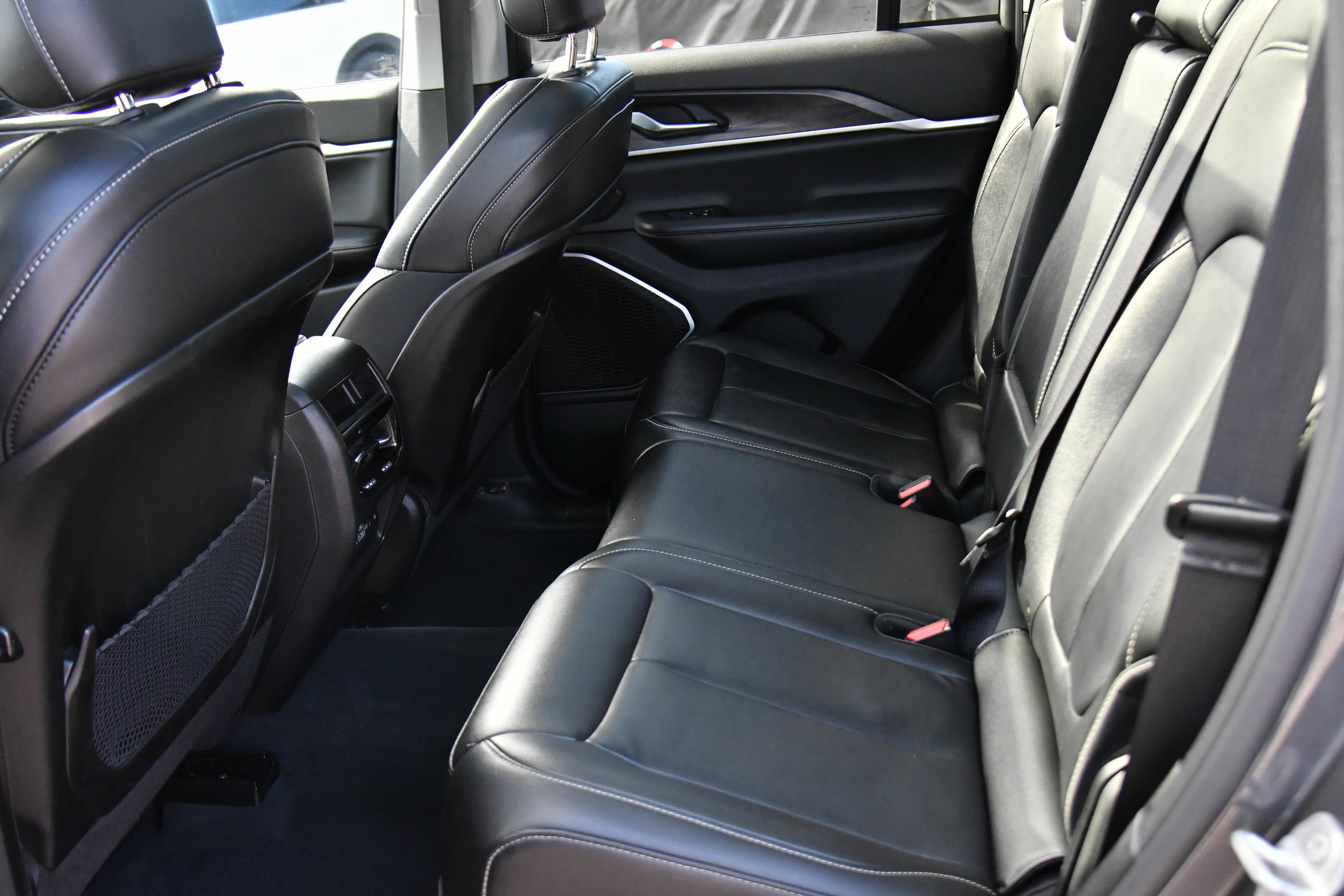 Used 2022 Jeep Grand Cherokee Limited 4xe w/ MOPAR Finishing Package AWD/4WD image 43