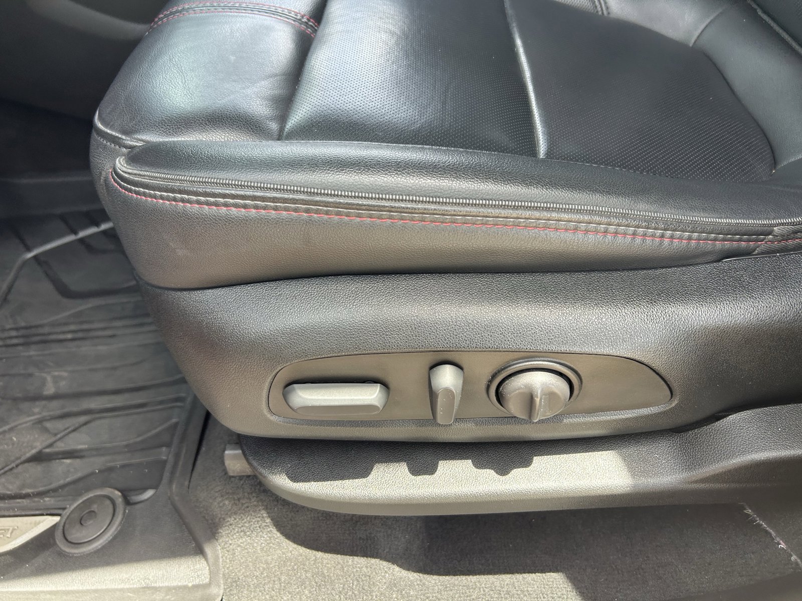 Used 2023 Chevrolet Traverse RS w/ LPO, Floor Liner Package FWD image 29