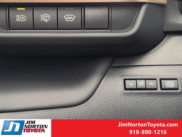 Used 2025 Toyota Crown Signia w/ Advanced Technology Package AWD/4WD image 24
