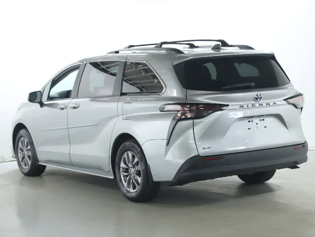 Used 2025 Toyota Sienna LE FWD image 39
