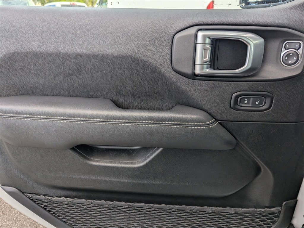 Used 2023 Jeep Wrangler Sahara image 24