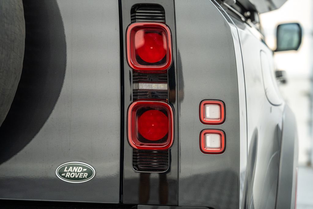 Used 2022 Land Rover Defender 110 X-Dynamic HSE AWD/4WD image 7