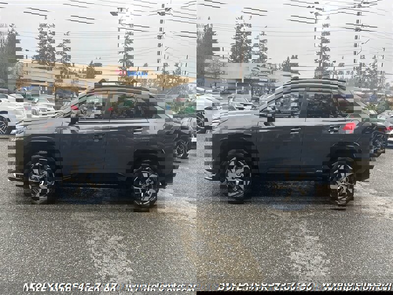 Used 2023 Toyota RAV4 SE image 4