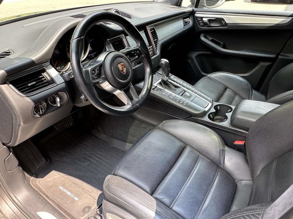 Used 2016 Porsche Macan Turbo AWD/4WD image 11