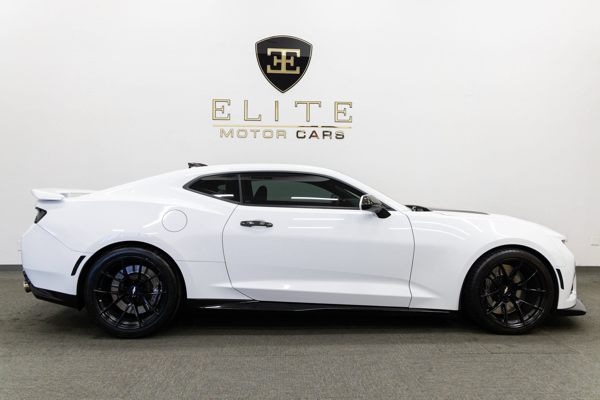 Used 2018 Chevrolet Camaro ZL1 RWD image 10