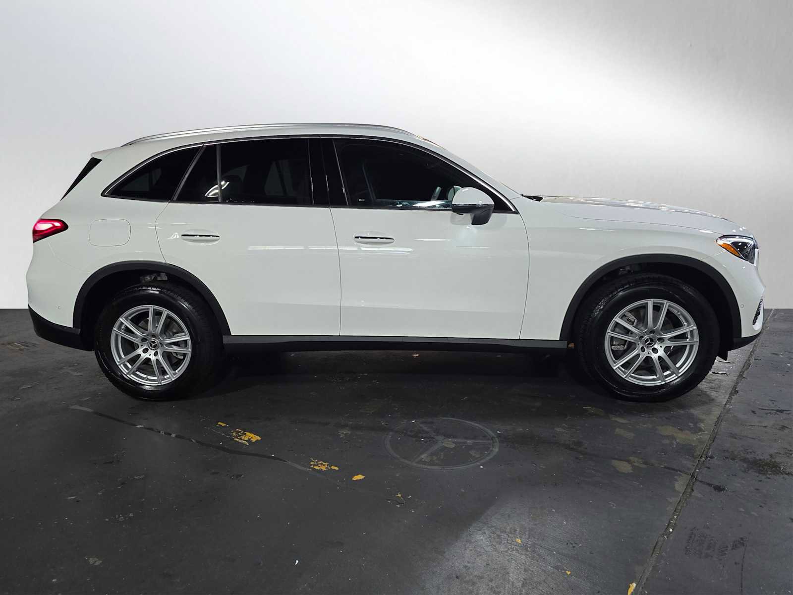Used 2026 Mercedes-Benz GLC 300 4MATIC image 3