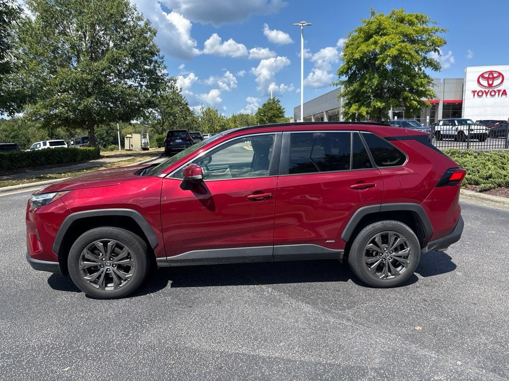 Used 2022 Toyota RAV4 XLE Premium AWD/4WD image 3