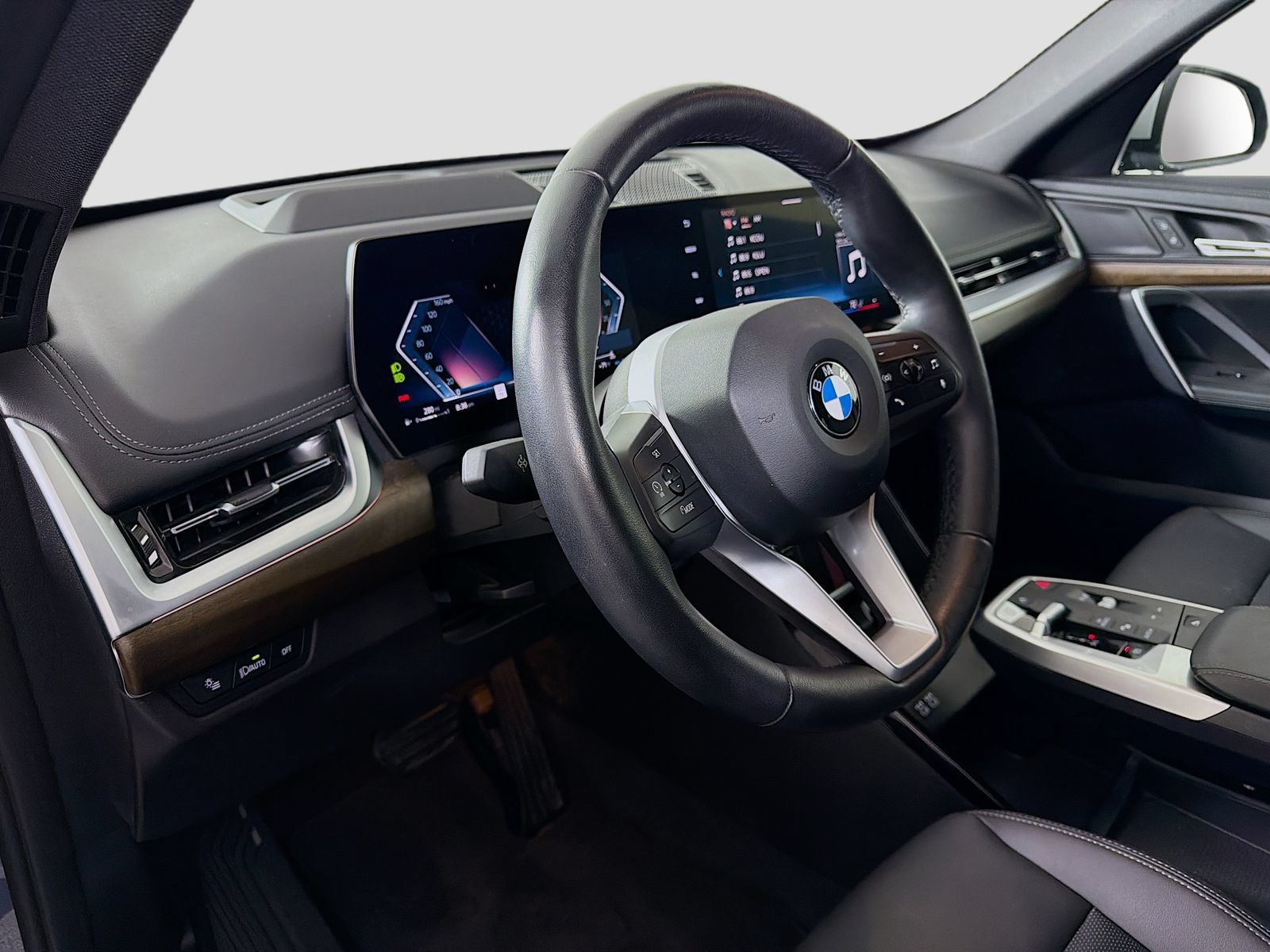 Used 2024 BMW X1 xDrive28i w/ Technology Package AWD/4WD image 10