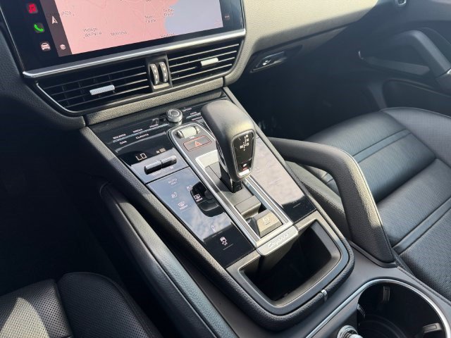 Used 2022 Porsche Cayenne Platinum Edition AWD/4WD image 25
