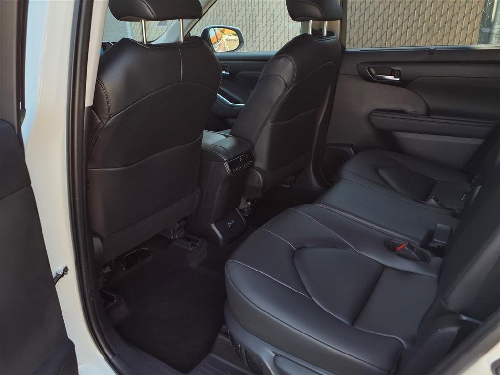 Certified 2025 Toyota Highlander XLE image 20