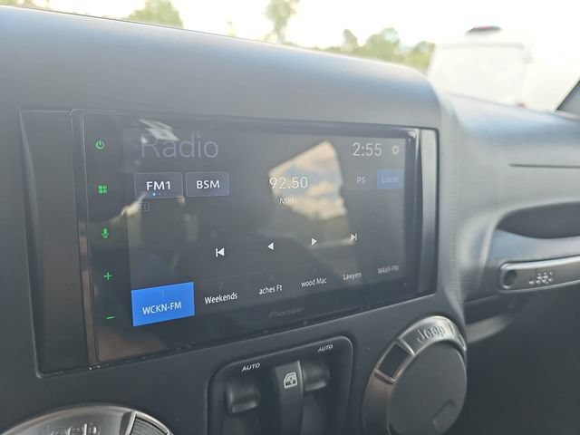 Used 2018 Jeep Wrangler Sahara AWD/4WD image 19