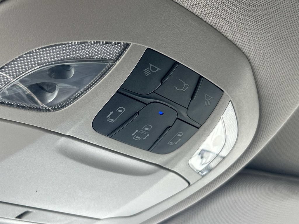 Used 2023 Chrysler Pacifica Touring-L FWD image 31