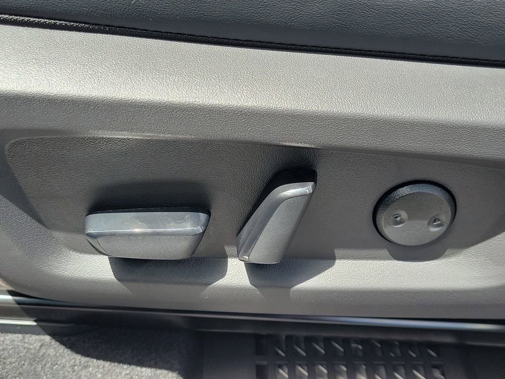 New 2025 Mitsubishi Outlander SE image 11