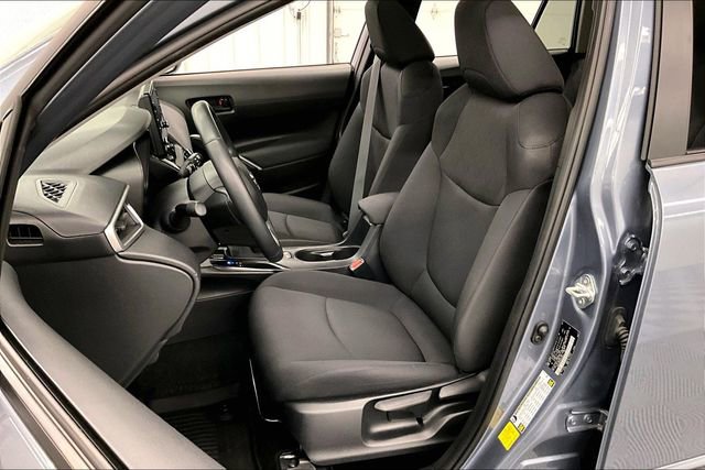 Used 2022 Toyota Corolla Cross LE w/ Moonroof Package image 24