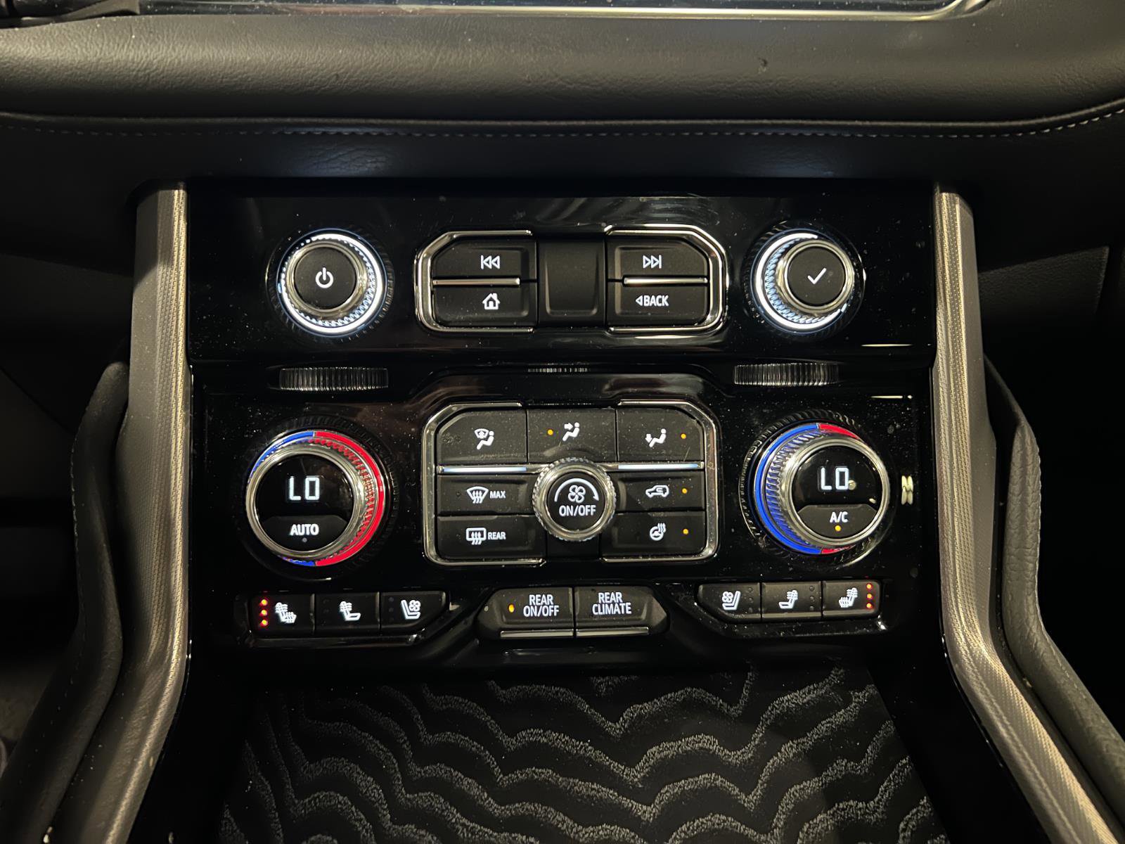 Used 2024 GMC Yukon Denali w/ Advanced Technology Package image 20