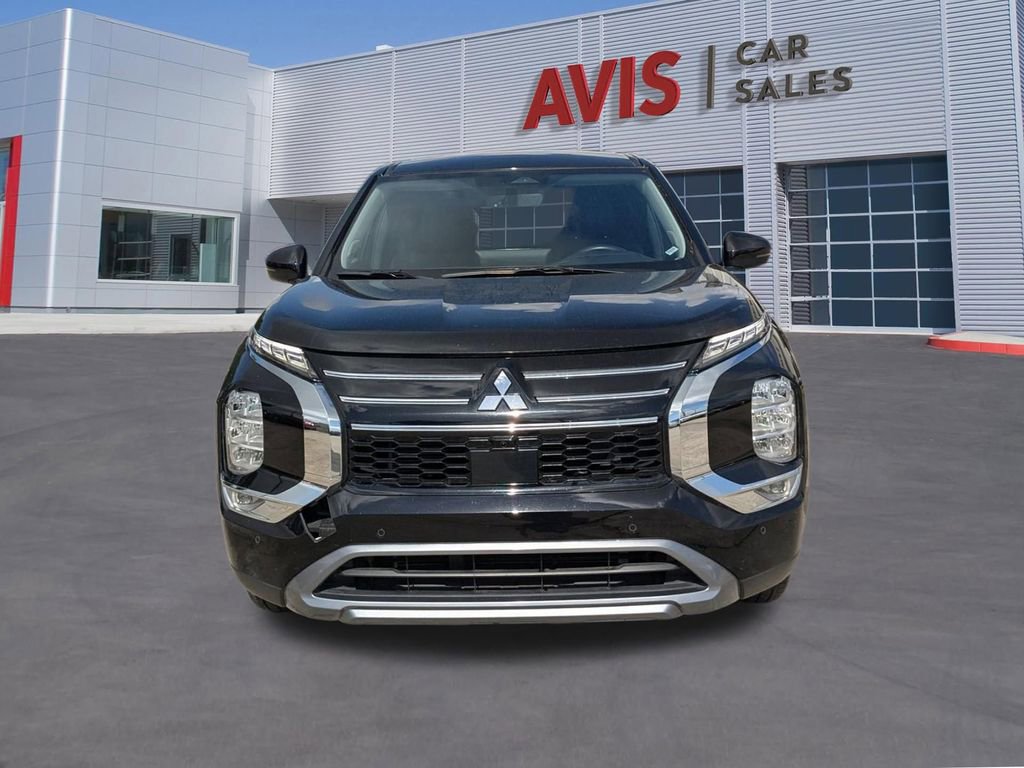 Used 2025 Mitsubishi Outlander SE FWD image 2