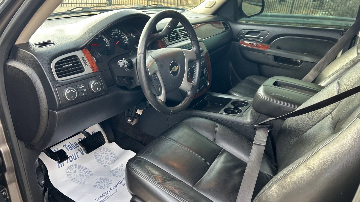 Used 2013 Chevrolet Suburban LT image 9