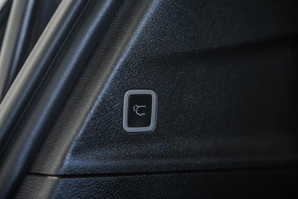 Used 2025 Chrysler Pacifica Select FWD image 11