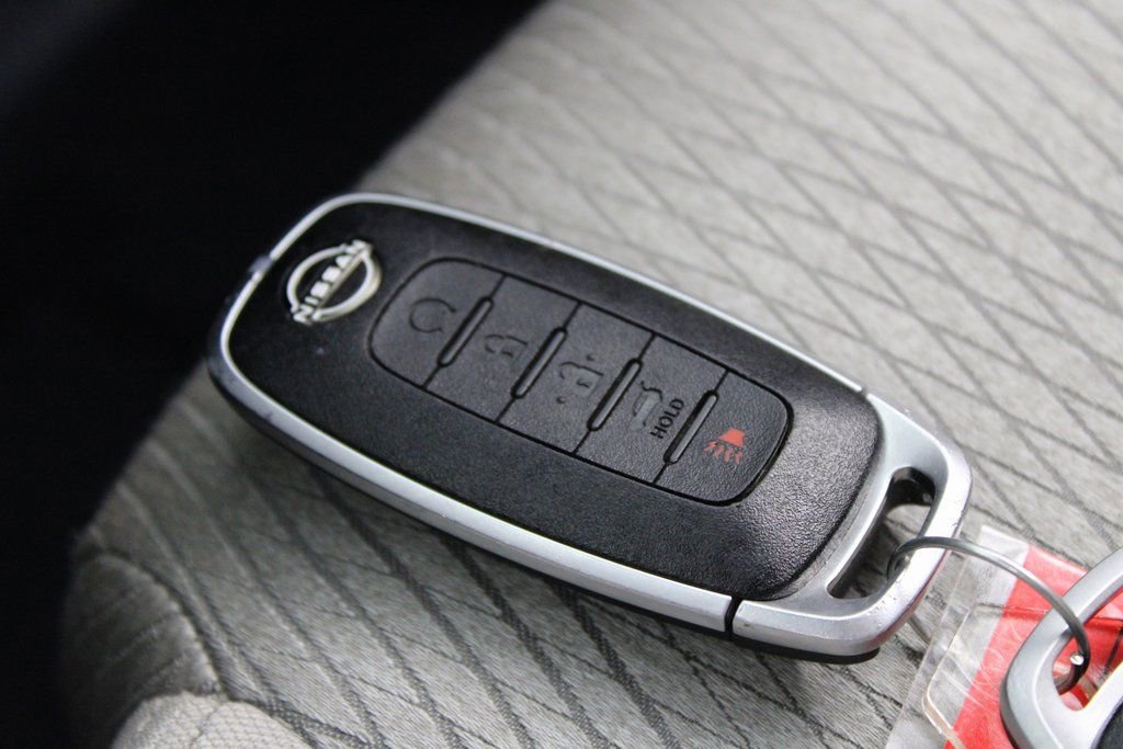 Certified 2025 Nissan Rogue SV image 25