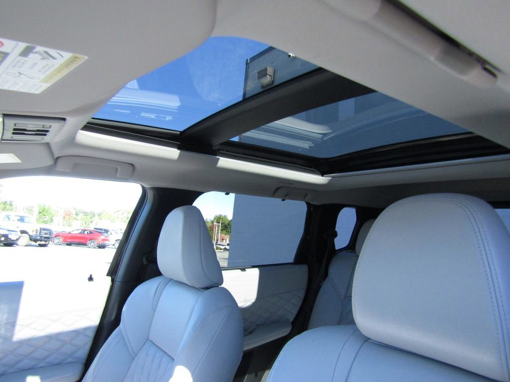 Used 2024 Mitsubishi Outlander SEL Black Edition image 12