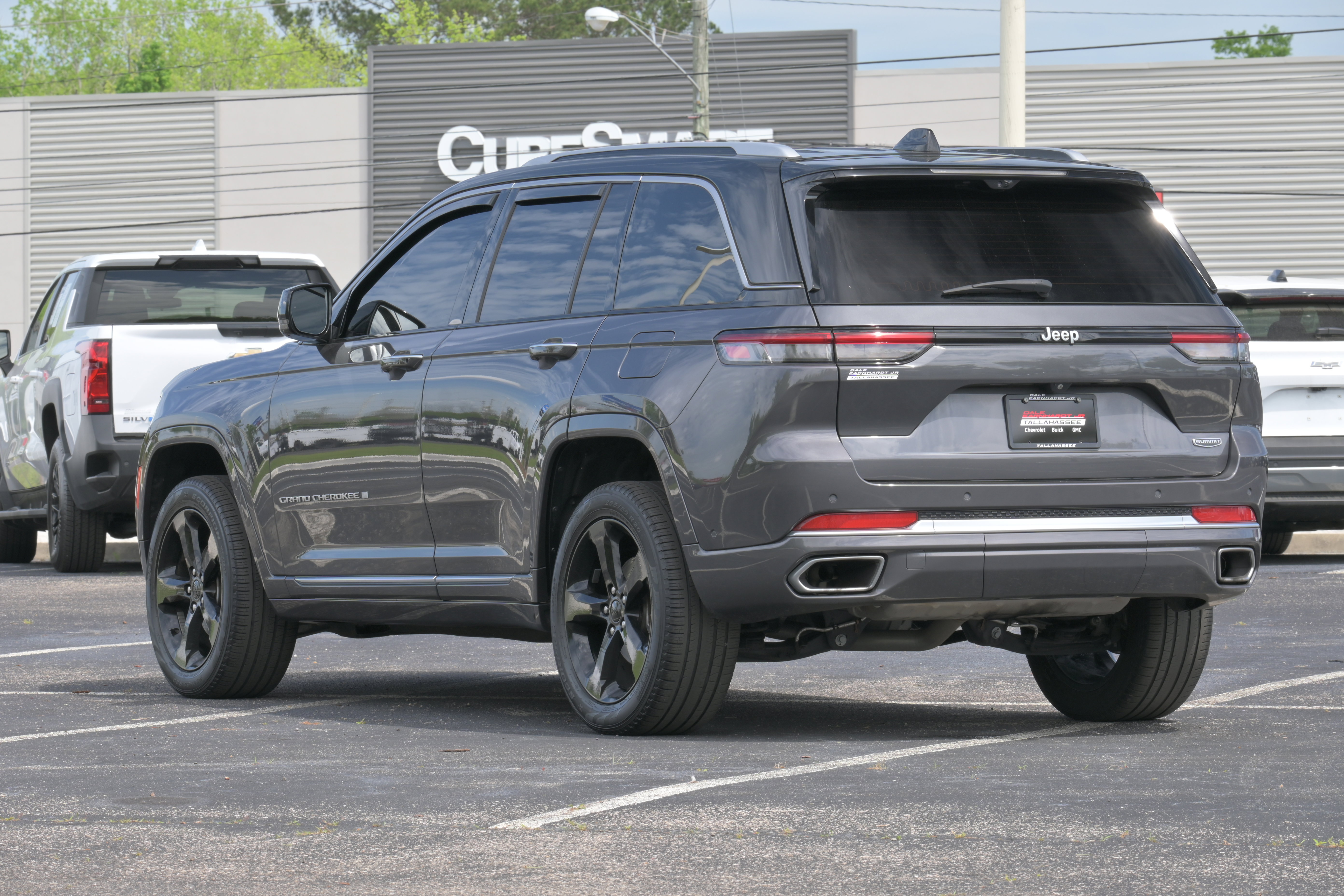 Used 2023 Jeep Grand Cherokee Summit w/ Adv Protech Group IV RWD image 3