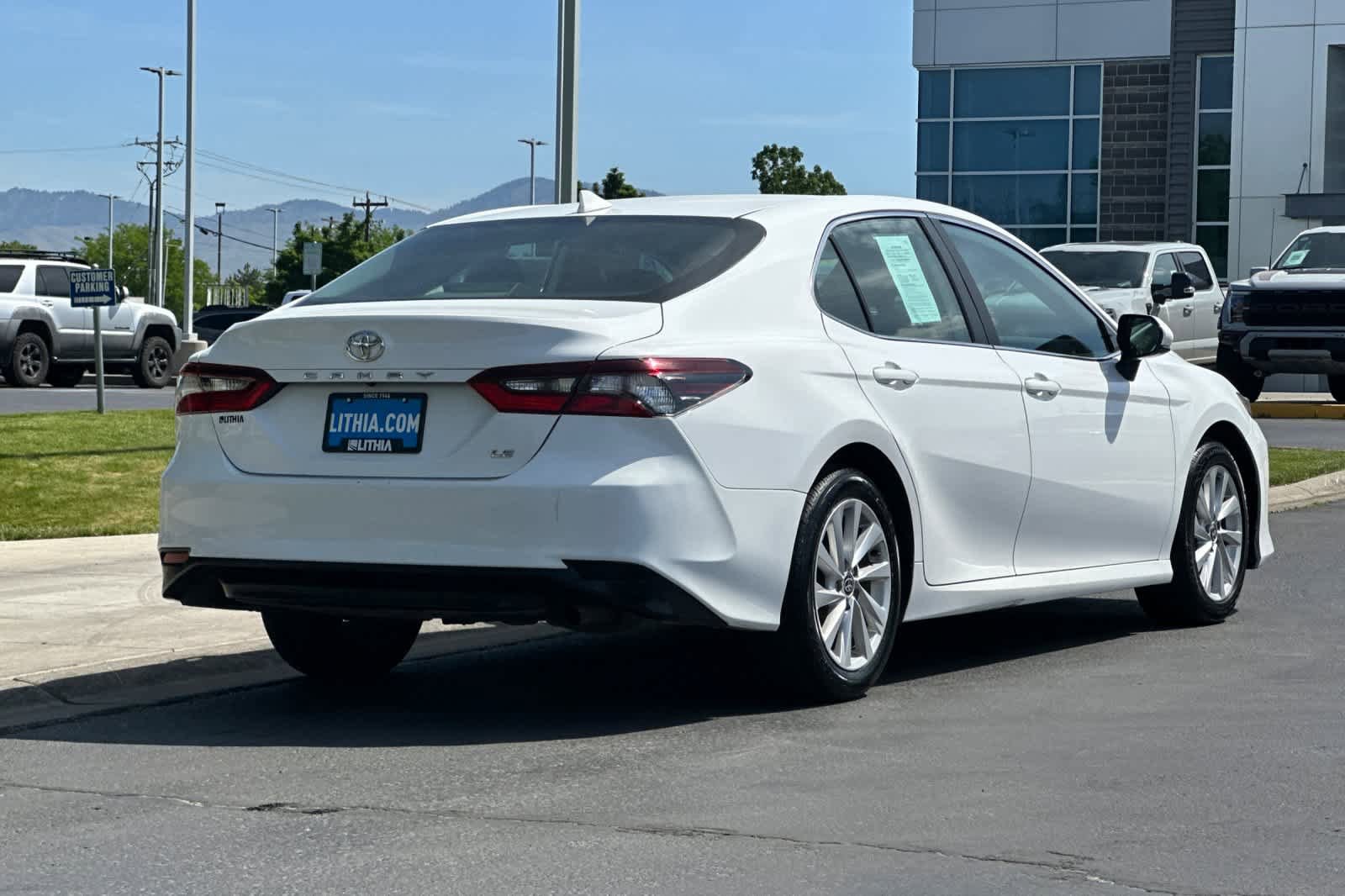 Used 2021 Toyota Camry LE FWD image 2