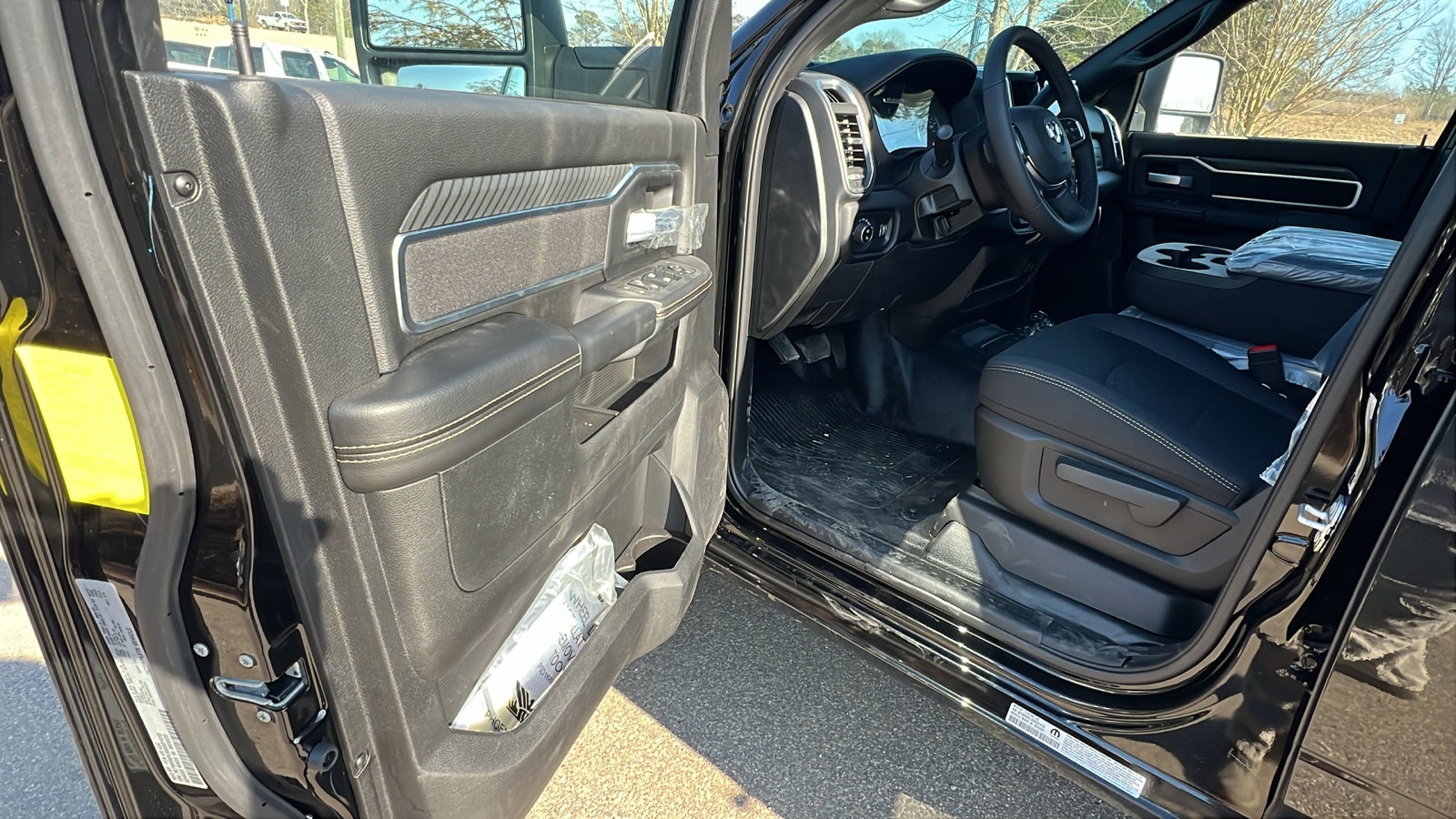 New 2025 RAM 5500 4x4 Crew Cab image 15