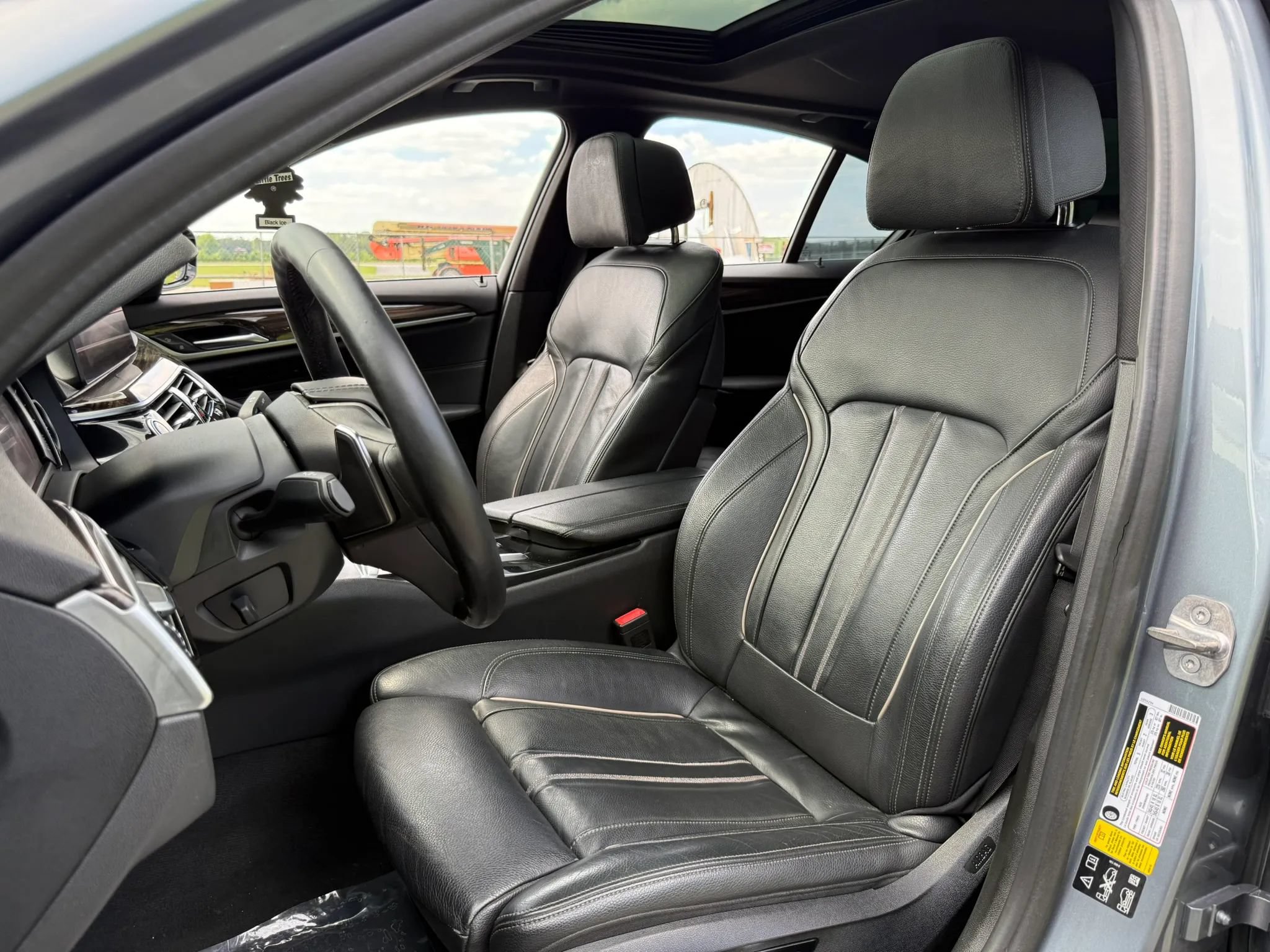 Used 2019 BMW 530i xDrive w/ Convenience Package AWD/4WD image 28