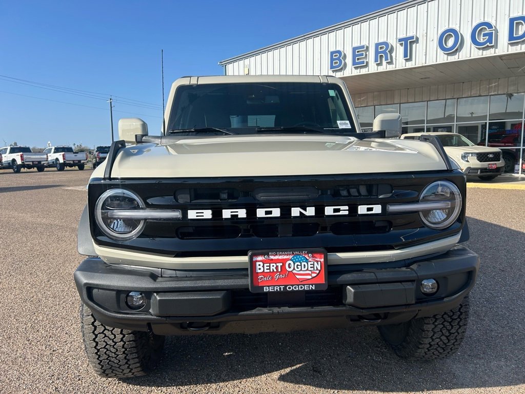 New 2025 Ford Bronco Outer Banks w/ Sasquatch Package image 2
