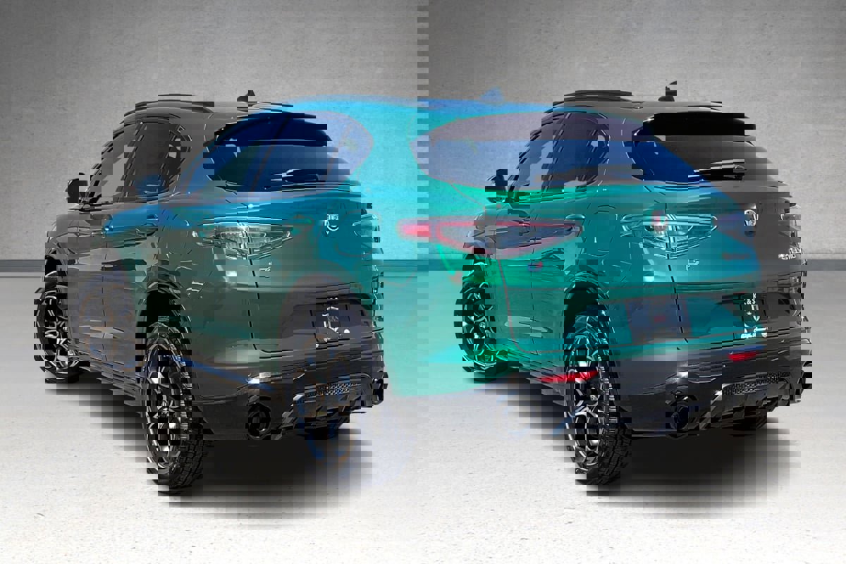 New 2025 Alfa Romeo Stelvio Sprint image 3
