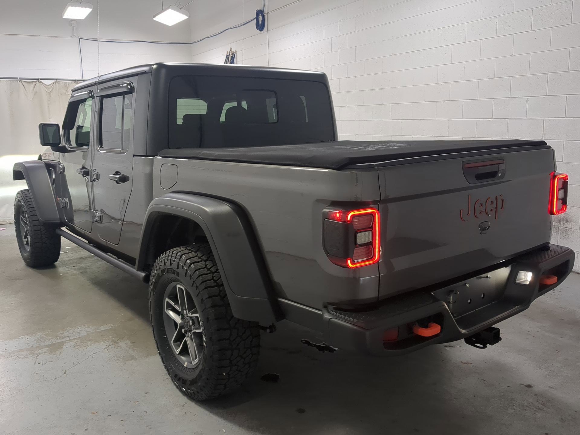 Certified 2025 Jeep Gladiator Mojave w/ Convenience Group image 8