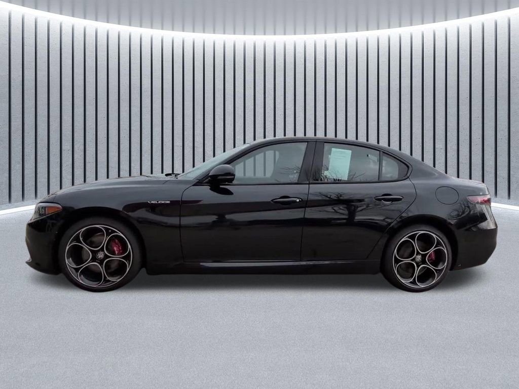 Used 2024 Alfa Romeo Giulia Veloce AWD/4WD image 15