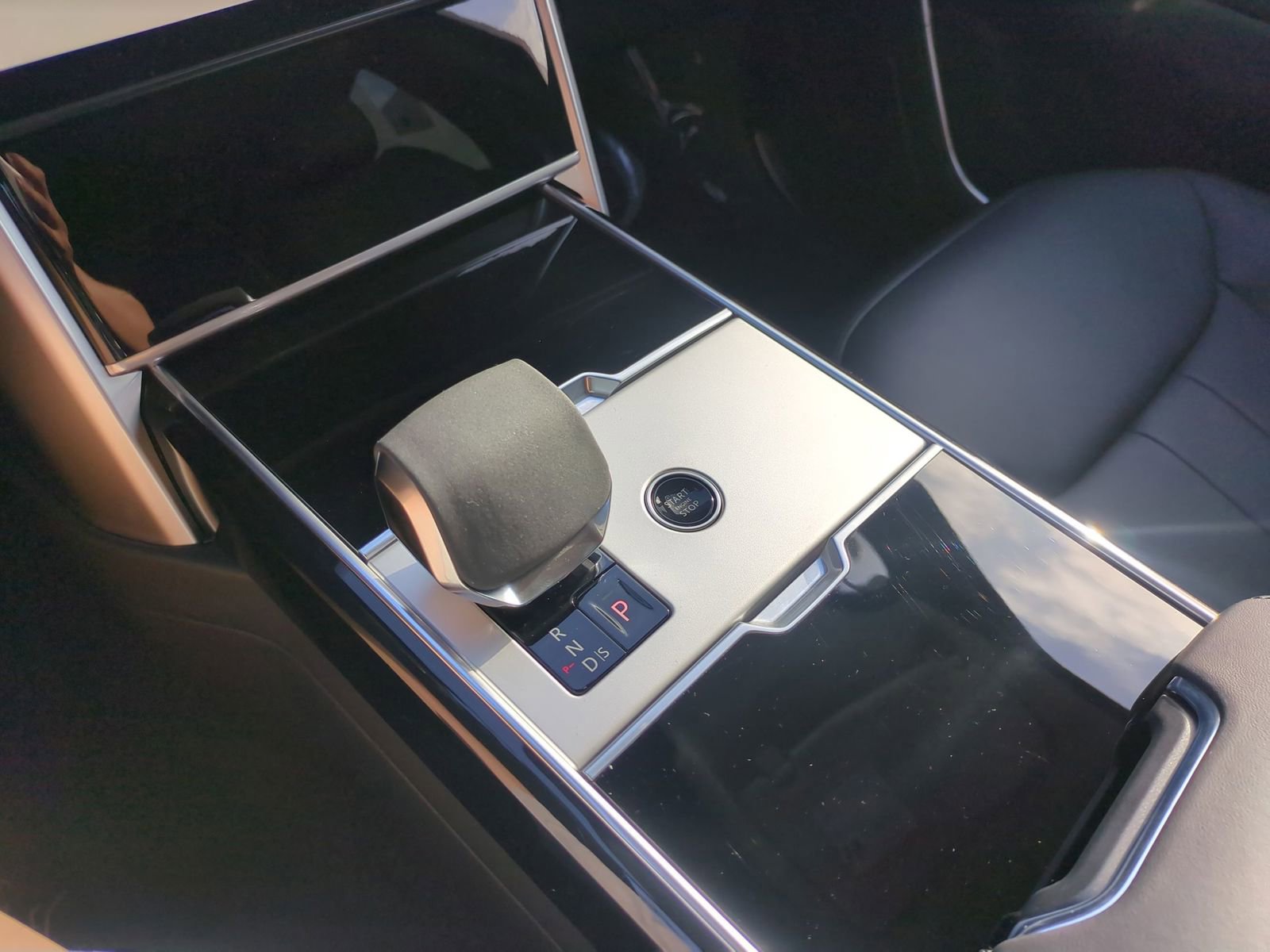 Used 2024 Land Rover Range Rover SE image 22