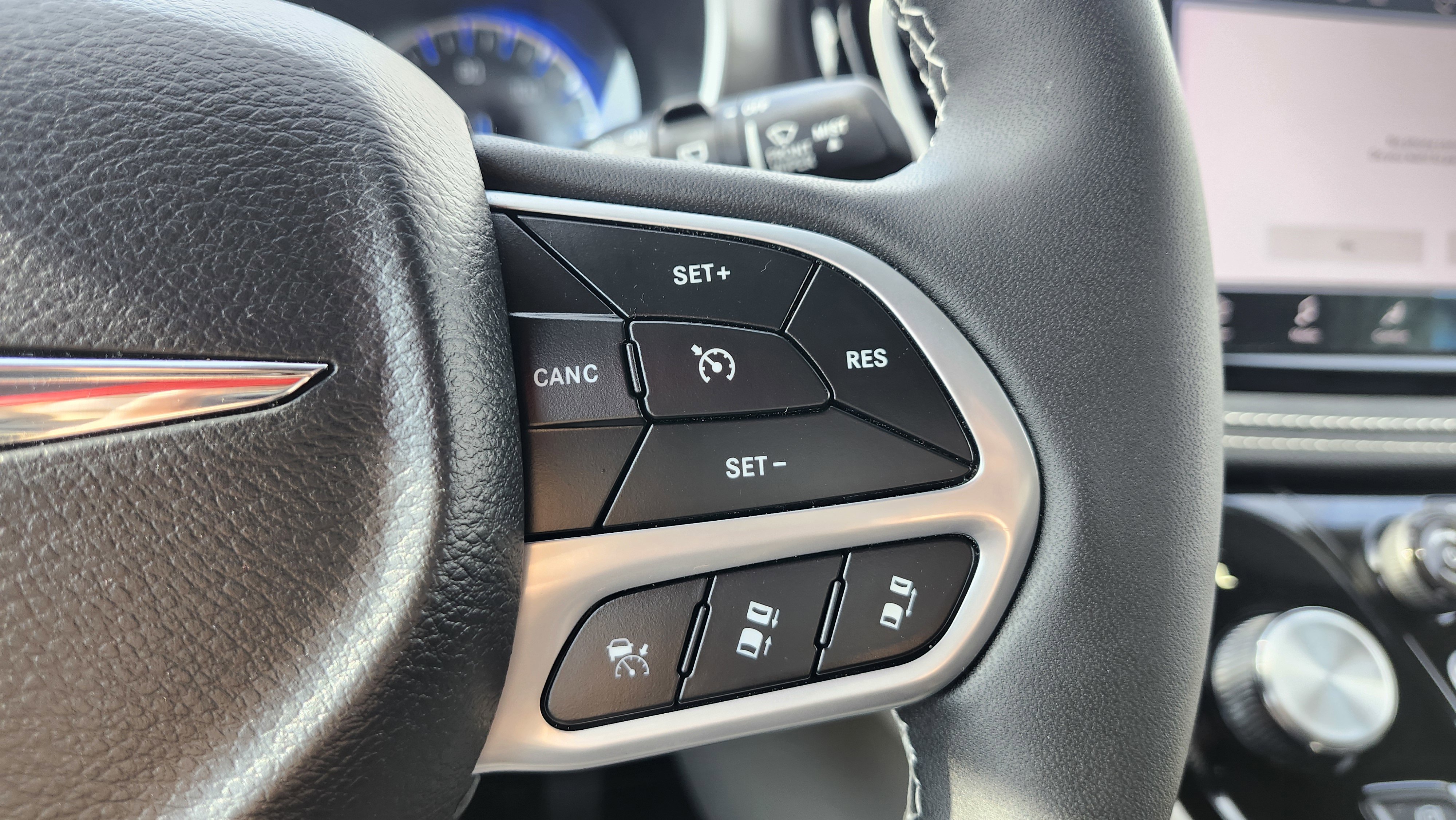 Used 2023 Chrysler Pacifica Touring-L image 33