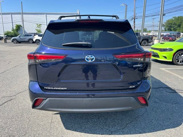 Used 2023 Toyota Highlander XLE AWD/4WD image 4