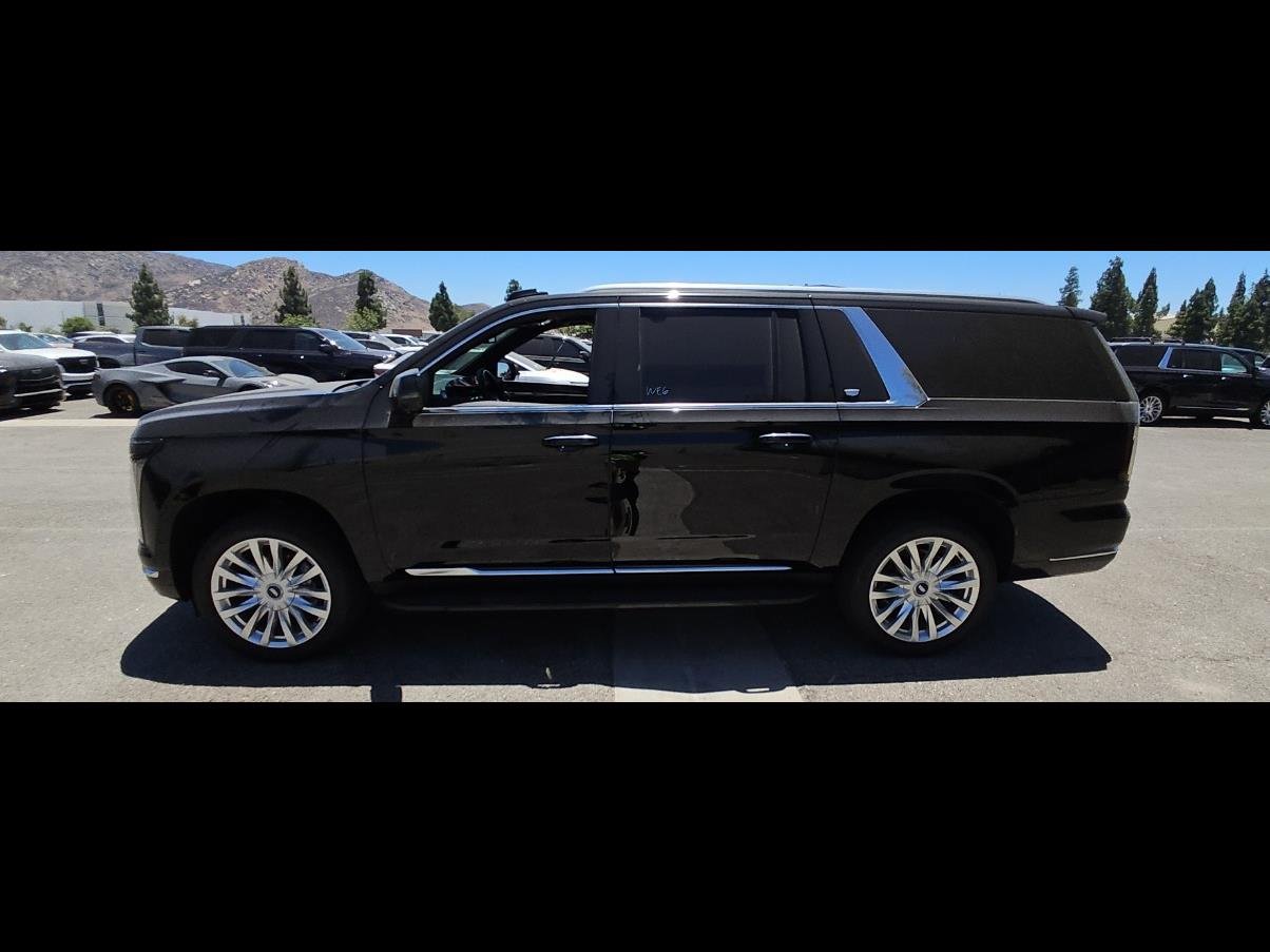 Used 2025 Cadillac Escalade ESV Luxury RWD image 8
