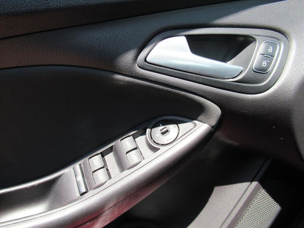Used 2015 Ford Focus SE FWD image 19