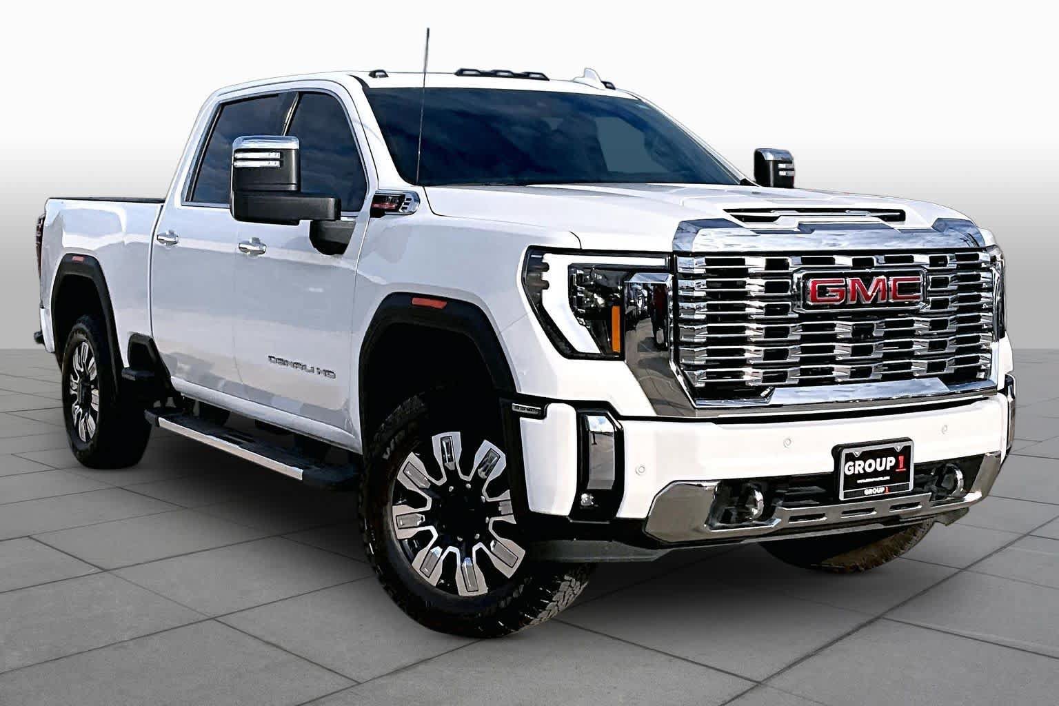 Used 2025 GMC Sierra 3500 Denali w/ Denali Reserve Package AWD/4WD image 3