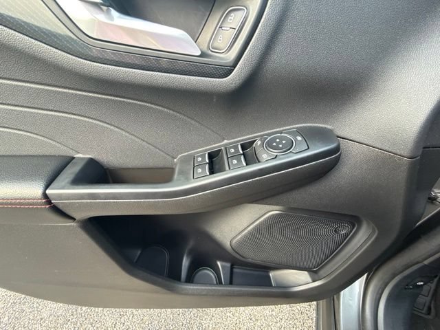 Used 2025 Ford Escape ST-Line FWD image 14