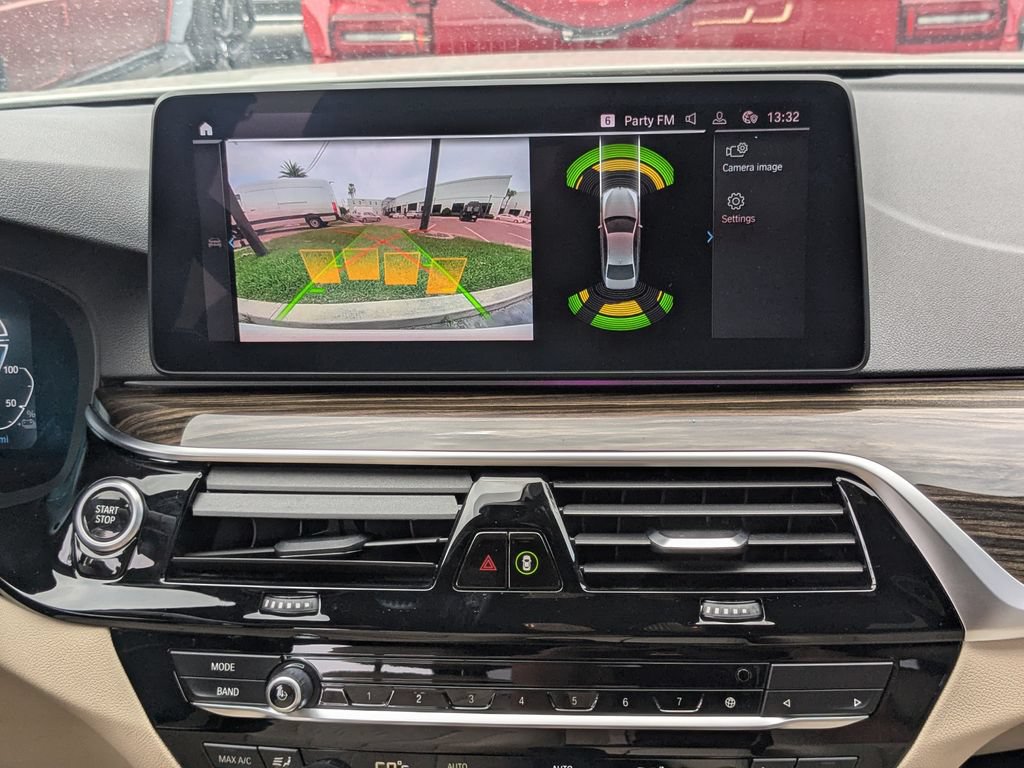 Used 2021 BMW 530e w/ Convenience Package RWD image 5