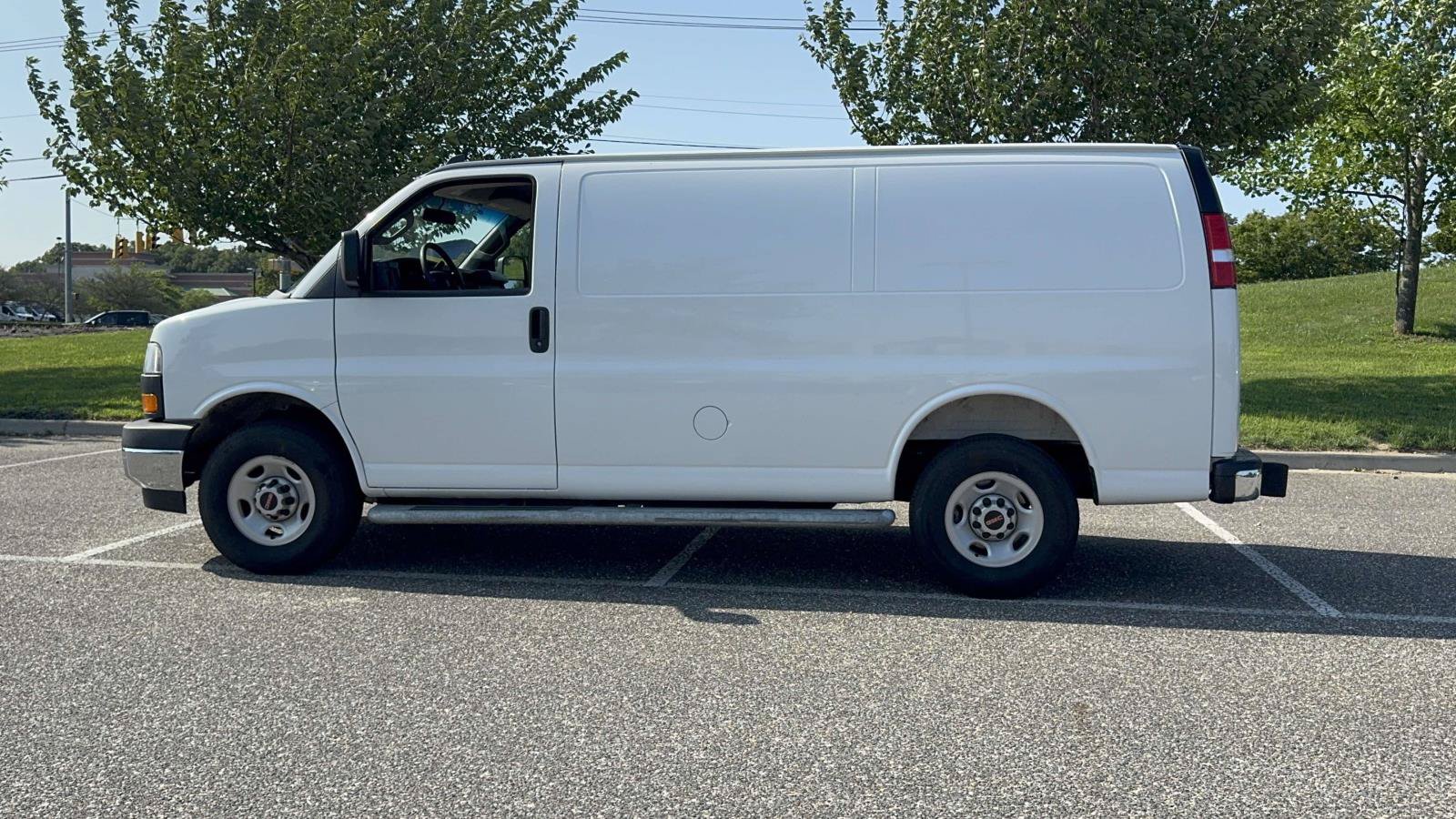 Used 2025 GMC Savana 2500 w/ Driver Convenience Package RWD image 4